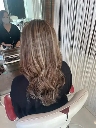 ロング カラー 佐々木 麻純のヘアスタイル