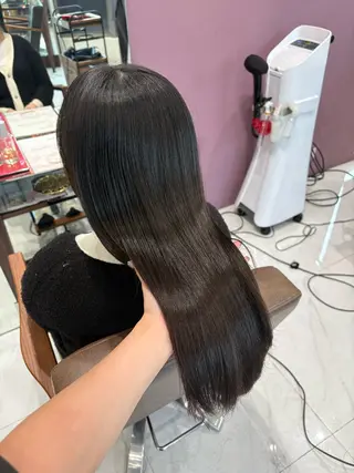 ロング momo🍑/顔周り カット/透明感カラーのヘアスタイル