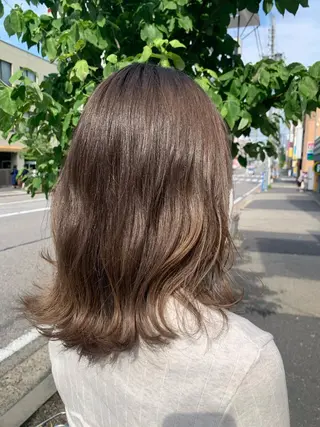 ミディアム 米津 優花のヘアスタイル