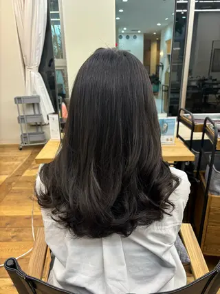 セミロング よこやま なぎさのヘアスタイル