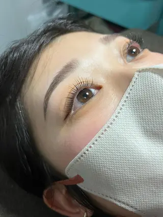 マツエク・マツパ ブリーチなしカラー ダブルカラーエクステのヘアスタイル