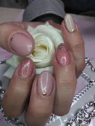 ネイル エステとネイル ローズコンフォートのネイルデザイン