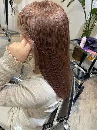 ミディアム W所属・小林 朋花のヘアスタイル