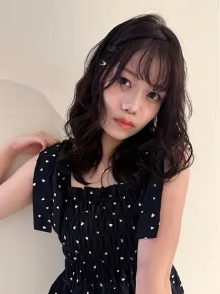 ミディアム 峯本 つばめのヘアスタイル