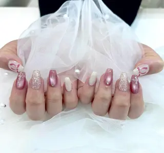 ネイル 秋元 琴音のネイルデザイン