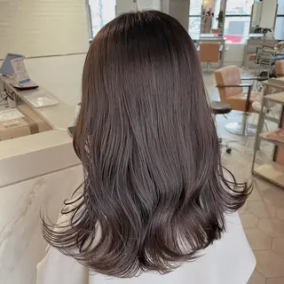 ミディアム カラー レイヤーカット 透明感カラーのヘアスタイル