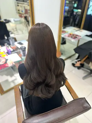 ロング ☘️透明感オリーブ/ 縮毛矯正ナミ☘️のヘアスタイル