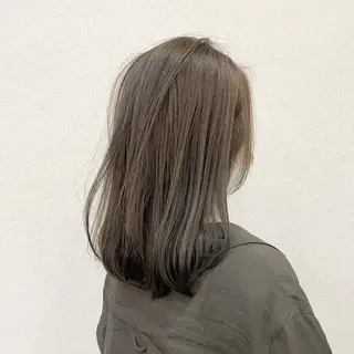 セミロング カラー 田邊 汐音のヘアスタイル