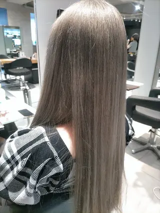 カラー 美容室Lee京橋店所属・Jrカラーリスト ゆみかのヘアスタイル