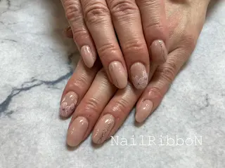 ネイル ネイルリボン 受付スタッフのネイルデザイン