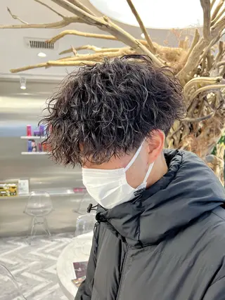 ショート 透け感ベージュ ／ミハルのヘアスタイル