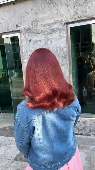 セミロング カラー ヘアアレンジ 🩶【推しハイトーン 】yuzu🩶のヘアスタイル