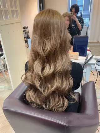 ロング カラー 個室サロンLOUIMADNA栄店所属・髪質改善美容師 個室サロン白金厚哉のヘアスタイル