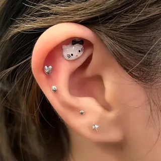 松川ヒナ｜韓国レイヤ /耳つぼジュエリーのヘアスタイル