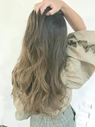 ロング カラー 伊藤 優希のヘアスタイル