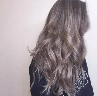 ミディアム カラー ヘアアレンジ ケア剤オタク×海外 ヘア長谷川裕起のヘアスタイル