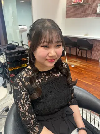 ロング ヘアアレンジ コテ巻きパーマ💙 シノヤユイのヘアスタイル