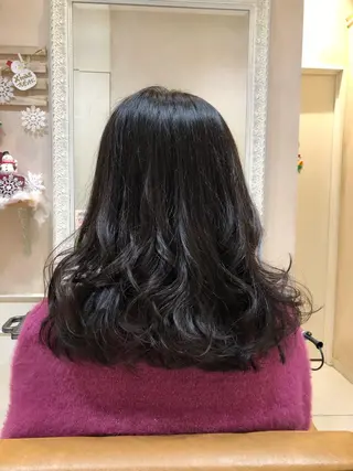 セミロング カラー パーマ ツヤ髪カラー💎 佐藤あきのヘアスタイル