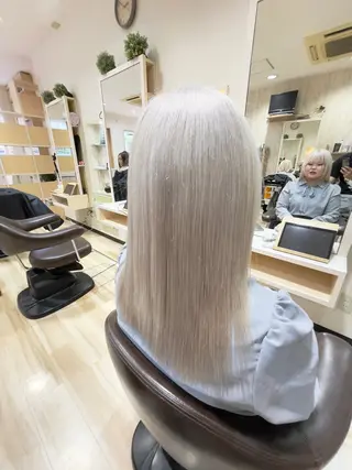 ミディアム カラー 🌈派手髪ハイトーン 🌈鈴木亮太🌈のヘアスタイル