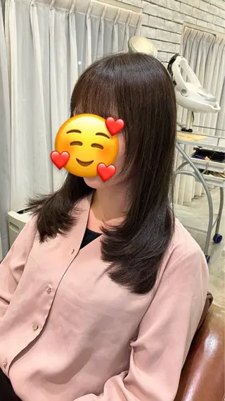 セミロング adorableはなみずき店所属・唯一無二の曲がる 縮毛矯正 小林のヘアスタイル