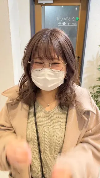 ミディアム カラー Rin:nel hair所属・Takanishi くすみベージュカラーのヘアスタイル