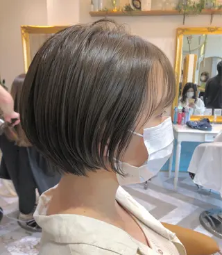 ショート レイヤーカット /透明感カラー西田のヘアスタイル