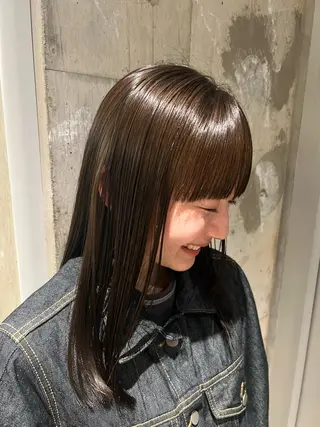 ミディアム piilo／ 岩花梨乃のヘアスタイル