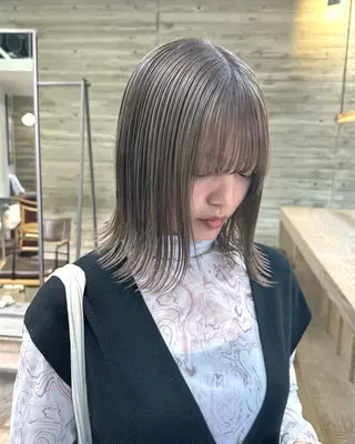 ミディアム 抜きっぱなしブロンド ササキカズマのヘアスタイル