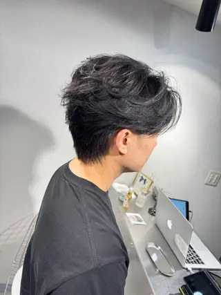 メンズ 表参道フェザーパーマ ニュアンスパーマのヘアスタイル