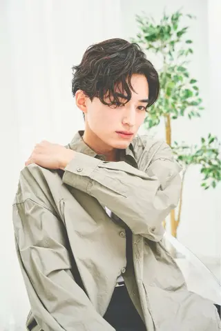 ショート パーマ メンズ 🫧透明感✨ブリーチ 💫ダメージレス🫧のヘアスタイル