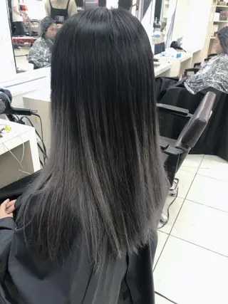 ロング カラー 有人/バレイヤージュ /シャドールーツのヘアスタイル