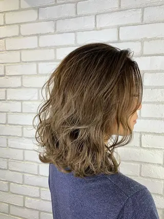 セミロング カラー she2.shinjuku所属・takumi Hのヘアスタイル