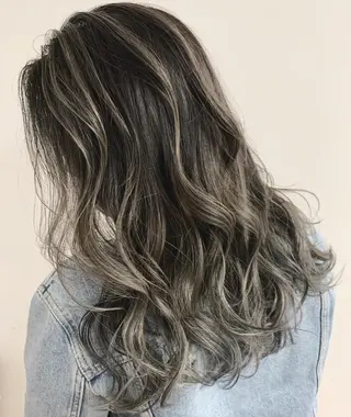 セミロング カラー パーマ ヘアアレンジ 【公式】amble luxe池袋東口🩷のヘアスタイル