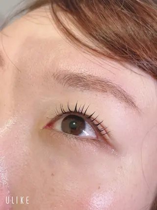 マツエク・マツパ cure所属・井上 真里奈のヘアスタイル