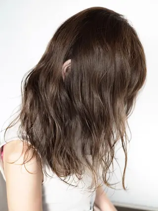 セミロング カラー ヘアアレンジ メンズハイトーン メンズバレイヤージュのヘアスタイル