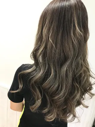 ロング カラー にしだ まりえのヘアスタイル