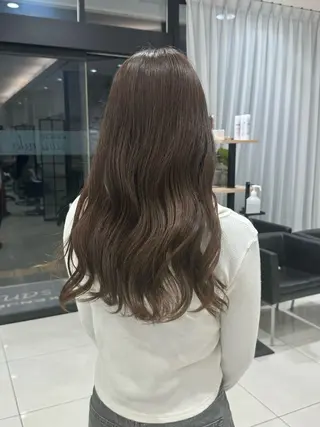ロング カラー ひなの🫧ベージュ系 艶カラーのヘアスタイル