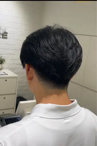 ショート メンズ 【シャドウパーマ センターパート】義心のヘアスタイル