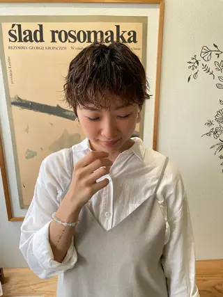 ショート カラー パーマ ヒナゴ トヨカズのヘアスタイル