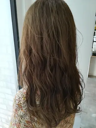 カラー MILLOR “ミラー”のヘアスタイル