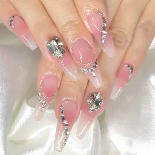 ネイル ルシイ🎀新宿長さ 出しパーツ専門店のネイルデザイン