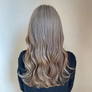 ロング カラー 岡本 彩香のヘアスタイル