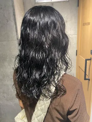 セミロング カラー パーマ Yahiko ハイトーンのヘアスタイル