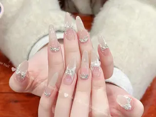 ネイル 🦋 Queenieのネイルデザイン