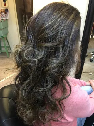 セミロング ロング カラー 鶴見 和美のヘアスタイル