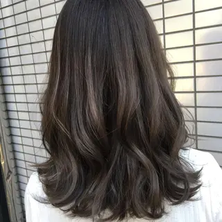 カラー THE DAY所属・AKI HASHIMOTOのヘアスタイル