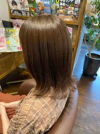 ミディアム カラー DEE okazakiのヘアスタイル