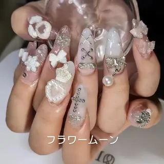 ネイル フラワー ムーンのネイルデザイン