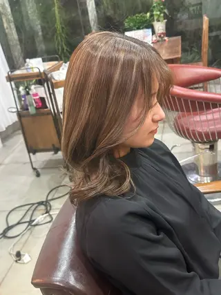 ロング 山之内匠/艶カラー/ ハイトーン/ブリーチのヘアスタイル