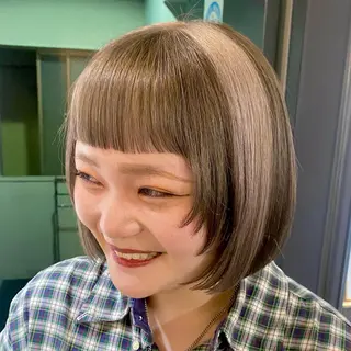 ショート カラー 梅田ハイトーン チダ ヒナノのヘアスタイル